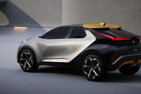 Toyota C-HR Prologue. Bezkompromisowa stylistyka i dwie technologie napędu